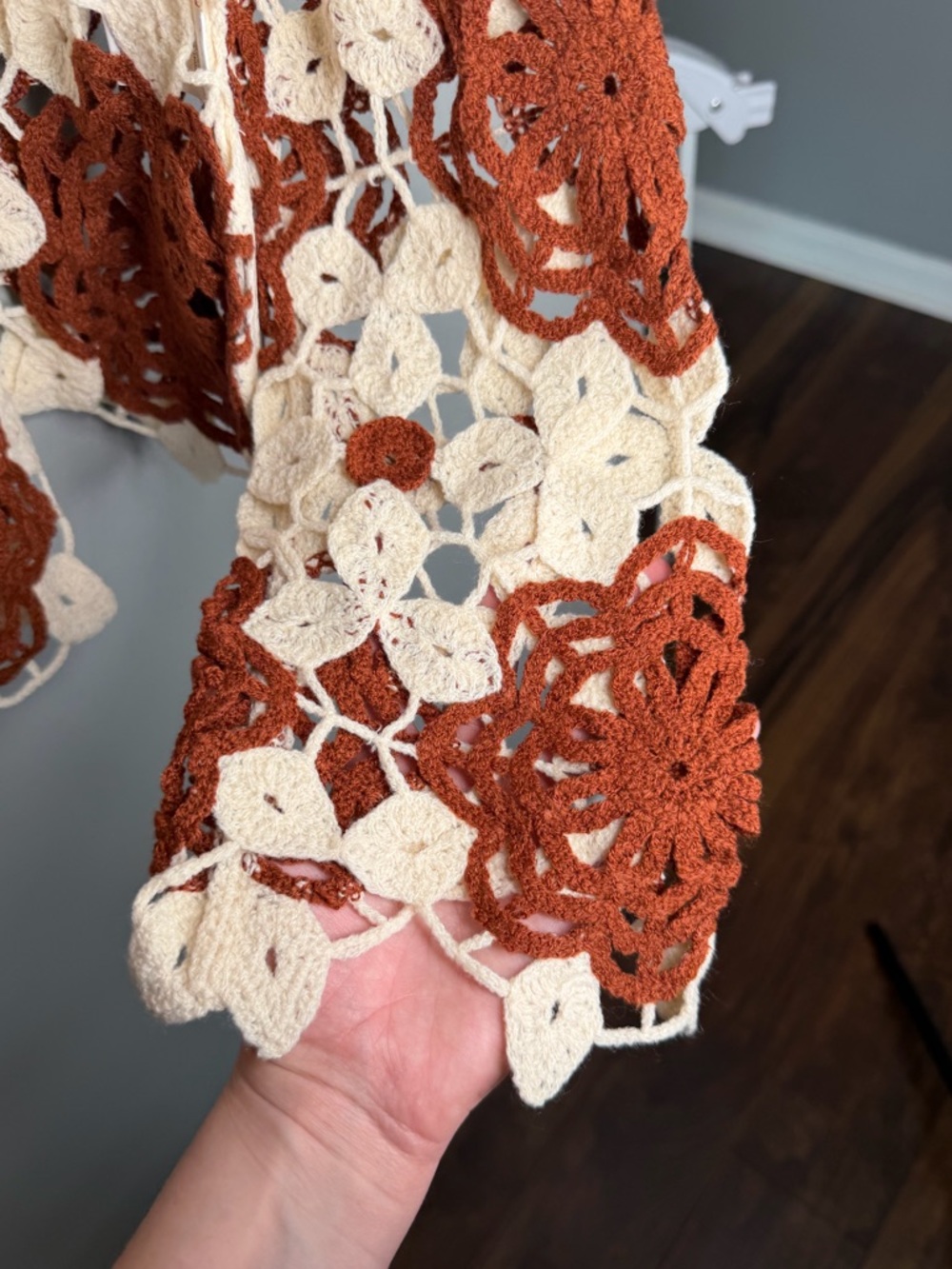 NWT Cloth by Design Boho Long Sleeve Crochet Top - Picture 6 of 10